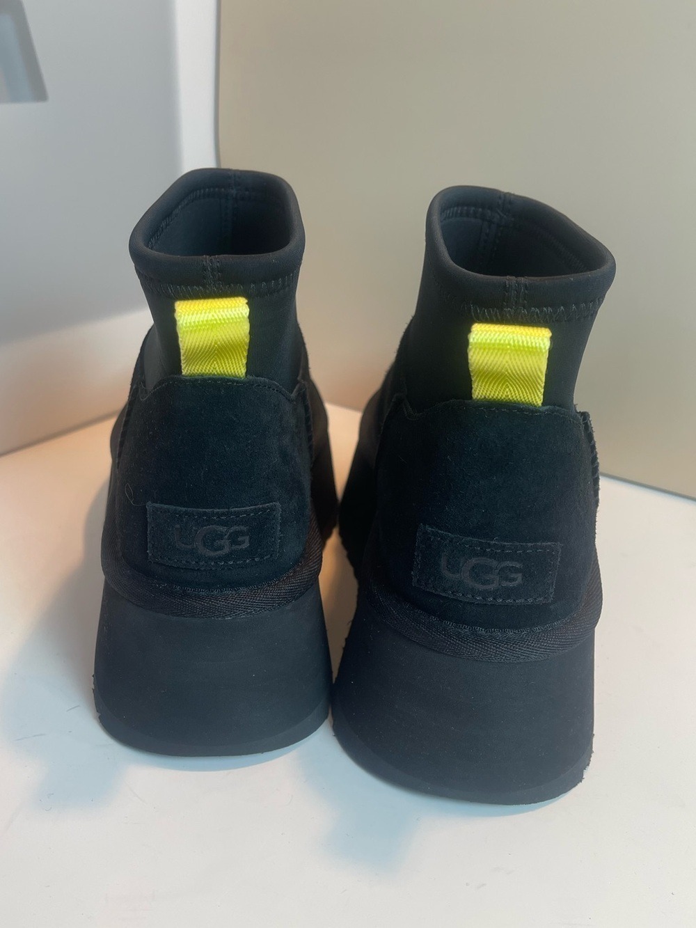 UGG Women’s Classic Mini Dipper Shearling Fur Platform boots Black Sz 6 - Picture 3 of 13